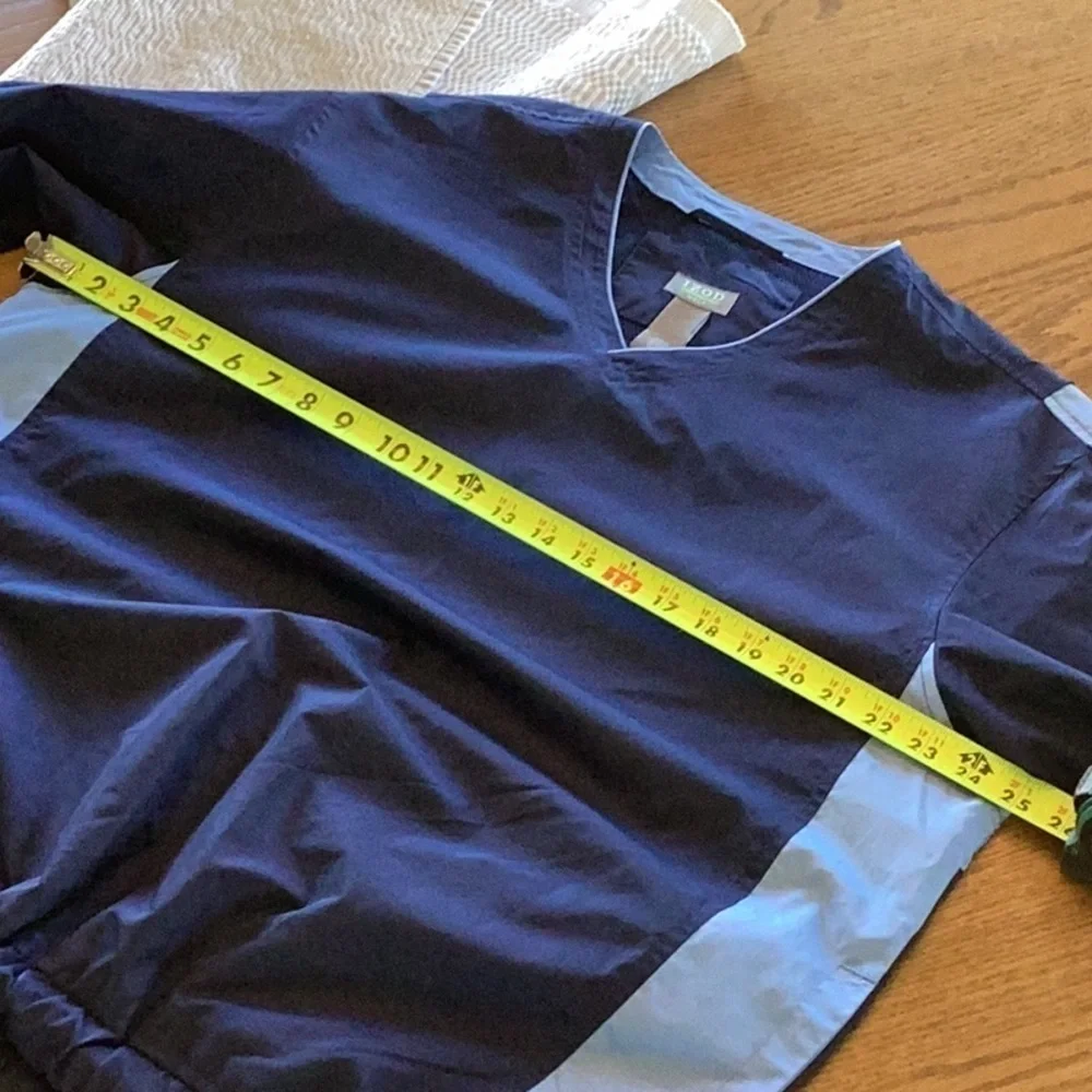 IZOD golf pullover, windbreaker. Navy and light blue. Men’s size medium